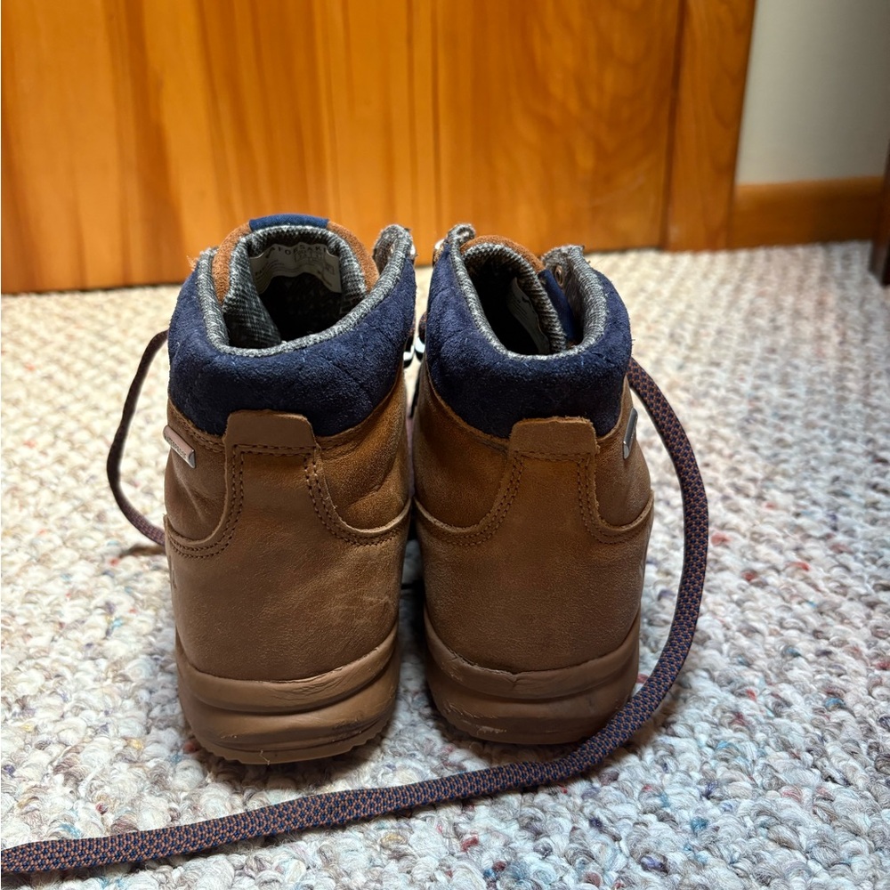 Women’s Brown Leather Hiking Boots - Picture 3 of 4